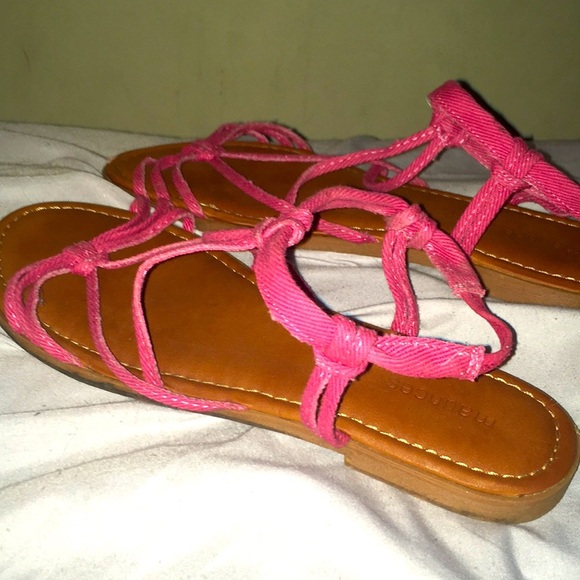 Sandals size 9 - Picture 1 of 6